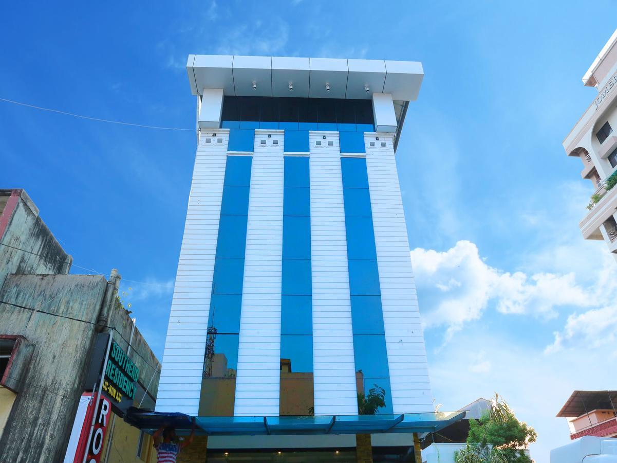 Hotel Qube Kochi Buitenkant foto