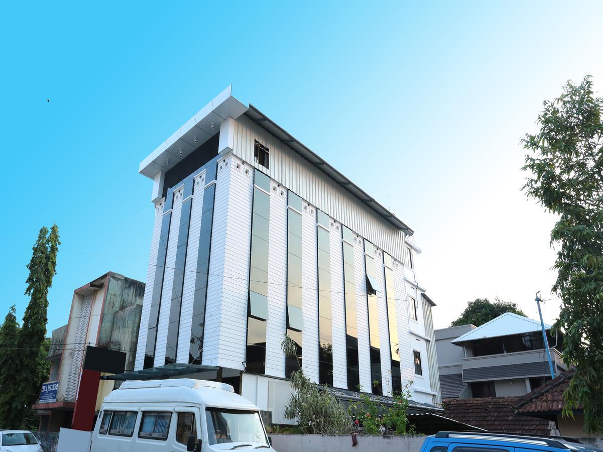 Hotel Qube Kochi Buitenkant foto